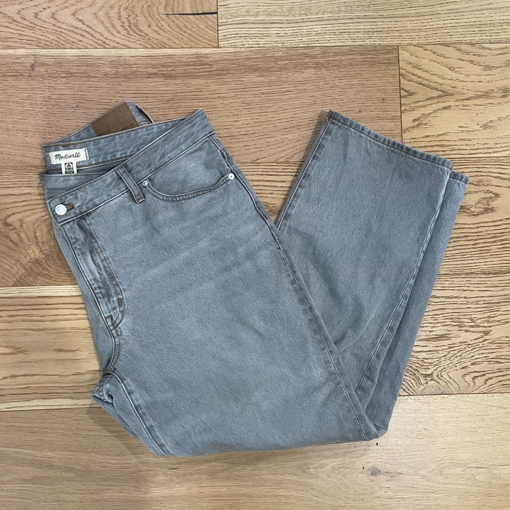 Madewell Curvy 90s Straight leg jeans in light grey